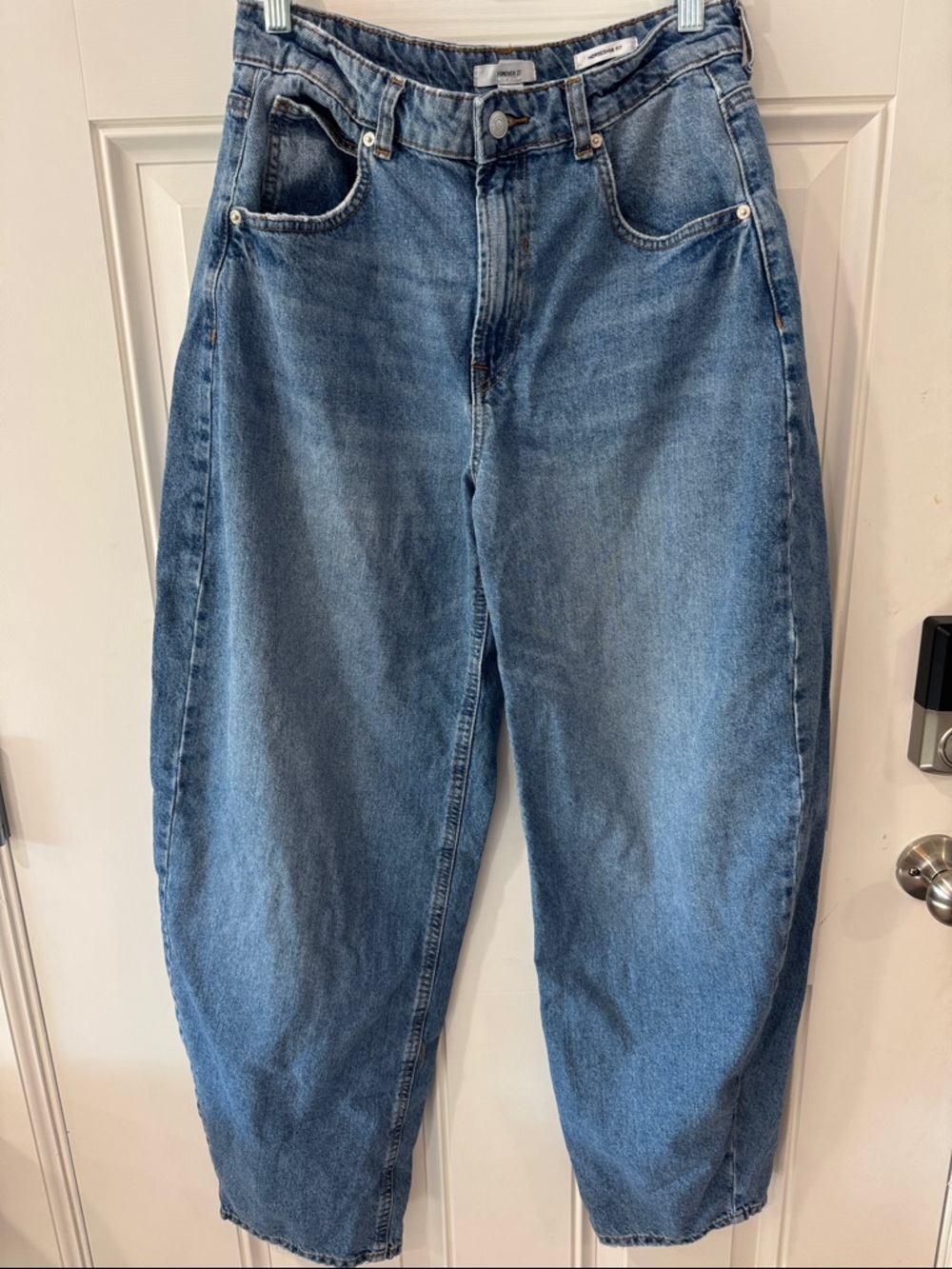Forever 21 Medium Blue Relaxed Horseshoe Fit Jeans